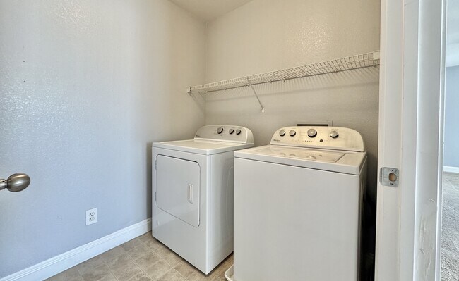 Building Photo - 5033 W Moberly Ave