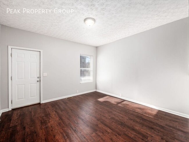 Building Photo - 418 E Mithoff St