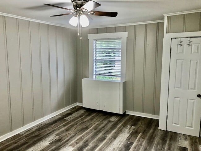 Building Photo - $500 OFF MOVE IN SPECIAL-CUTE SOUTH BOSSIER HOME-FRESH PAINT-NEW FLOORS-CLEAN