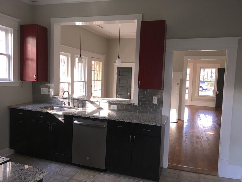 Building Photo - 2331 Englewood Ave