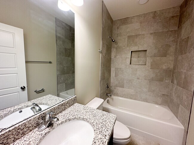 Building Photo - 704 Moore St