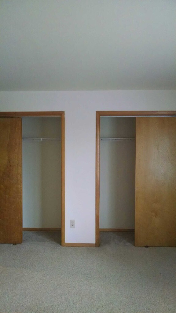 Building Photo - 2 Bedroom, 1.5 bath Townhouse: Cedar Grove...