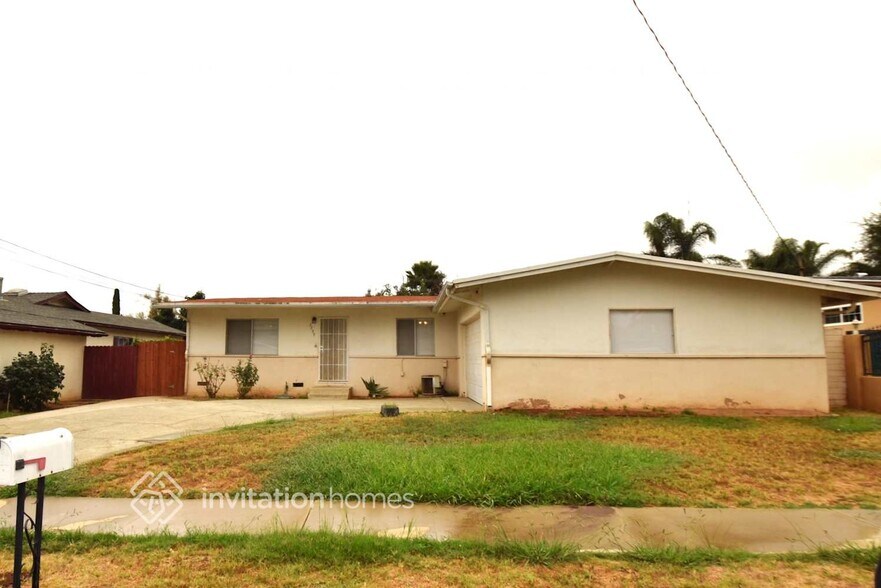 Primary Photo - 1135 Erica St