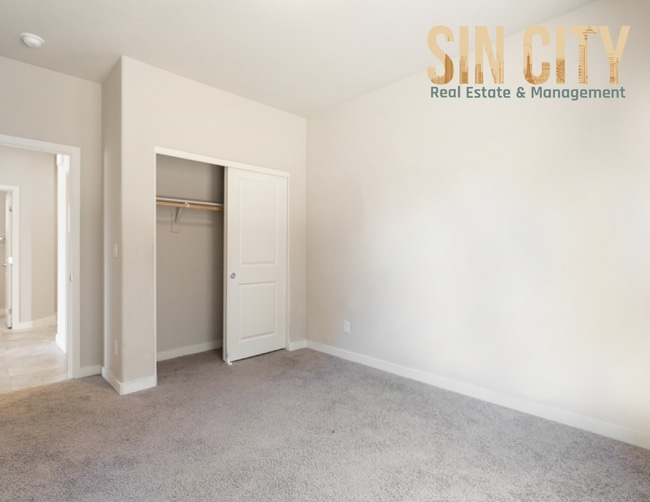 Building Photo - 1066 Strigose Ave