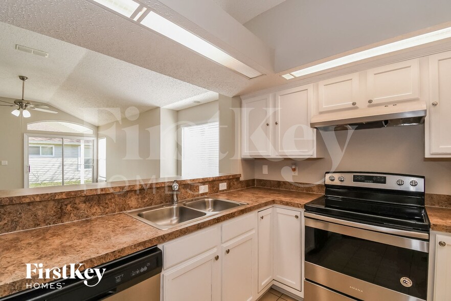 Building Photo - 2956 Centerwood Dr N