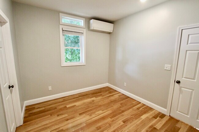 Building Photo - 248 Main St