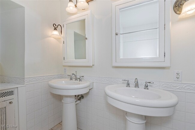 Building Photo - 7020 S Woodland Rd