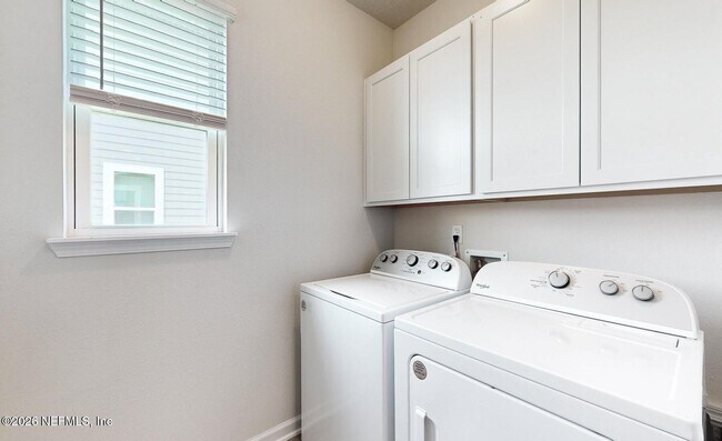 Building Photo - 2077 Amberly Dr