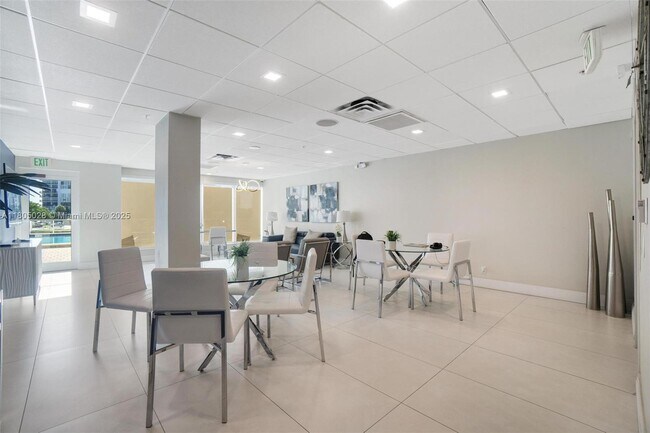 Building Photo - 3000 S Ocean Dr
