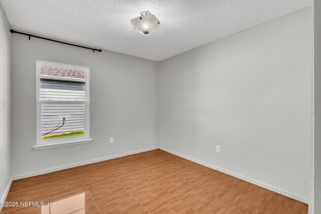 Building Photo - 1413 Heather Ct