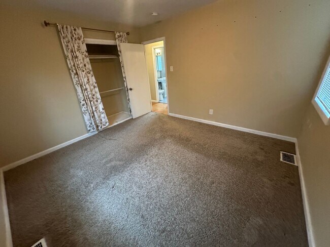 Building Photo - Great Location! Charming Ranch in University Hills- Large Lot!