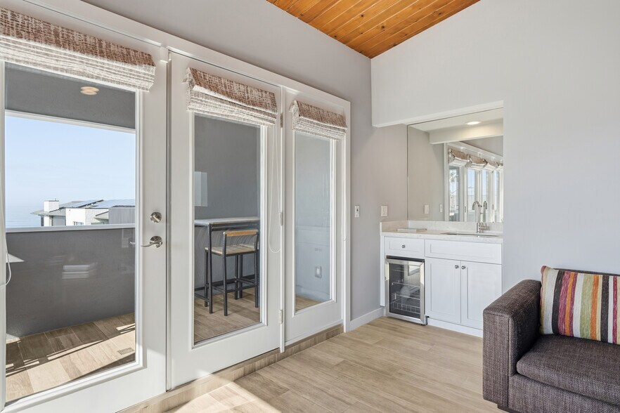 Building Photo - 116 5th Pl