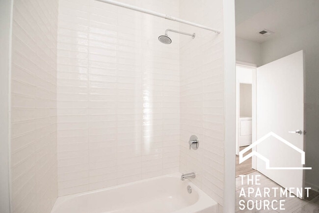 Building Photo - 2550 S Wabash Ave