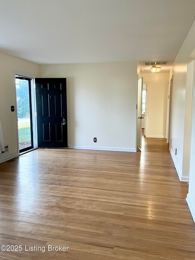 Building Photo - 7913 Greenway Dr