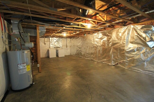 Building Photo - Liberty square end unit townhome for rent!