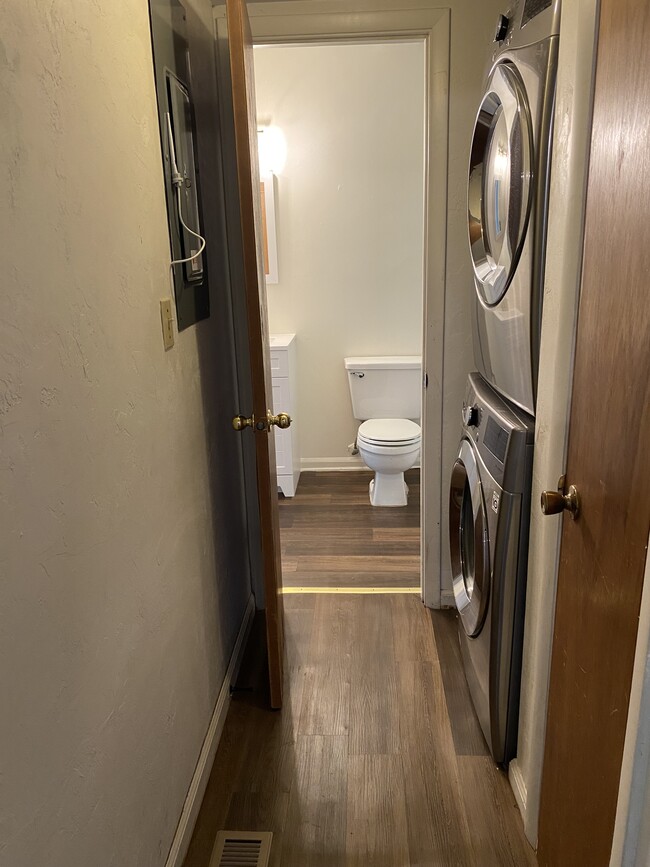 Building Photo - 3008 W University Ave