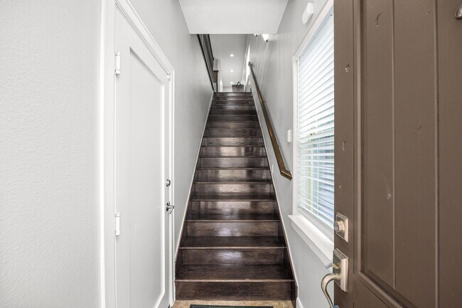 Building Photo - 1112 Andrews St