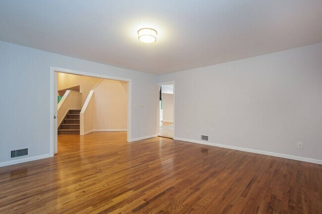 Building Photo - 12 N Ridge Rd