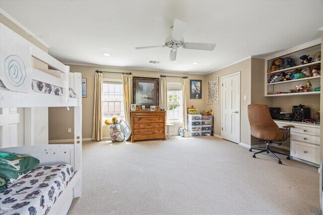 Building Photo - 2510 Locke Ln