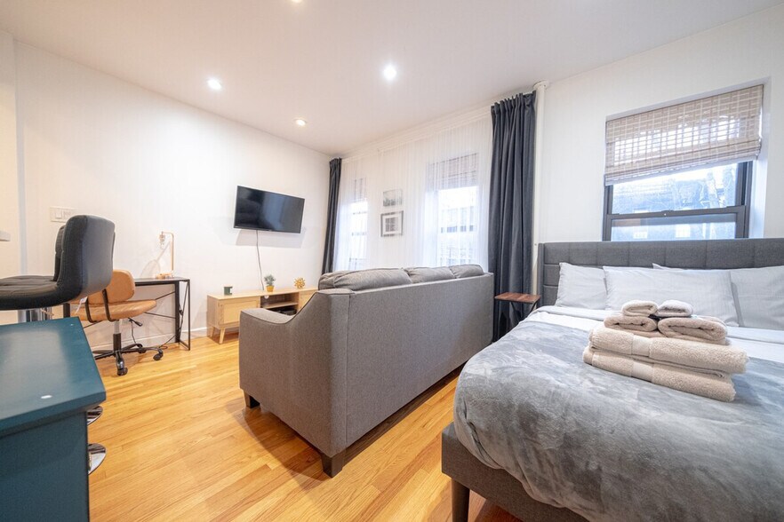 Building Photo - 317 E 75th St