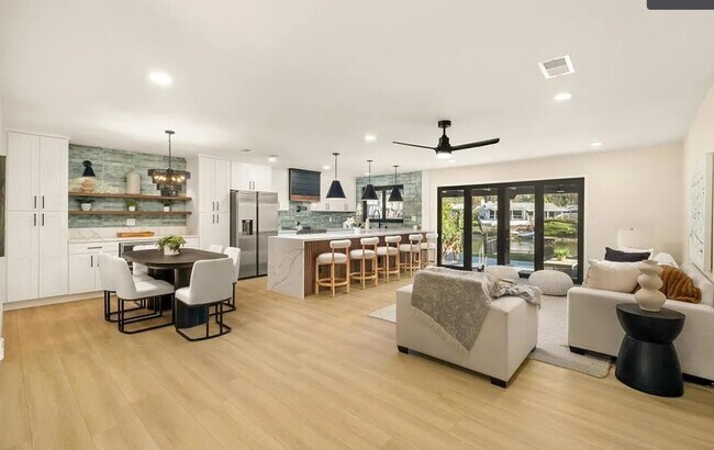 Building Photo - 1453 La Habra Dr