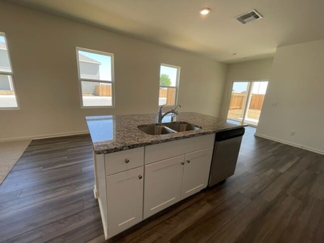 Building Photo - Super Nice One Story Home Near 1604 & Culebra....Move in as early as August 7, 2025