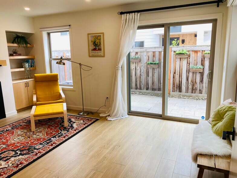 Building Photo - 3942 SE Gladstone St