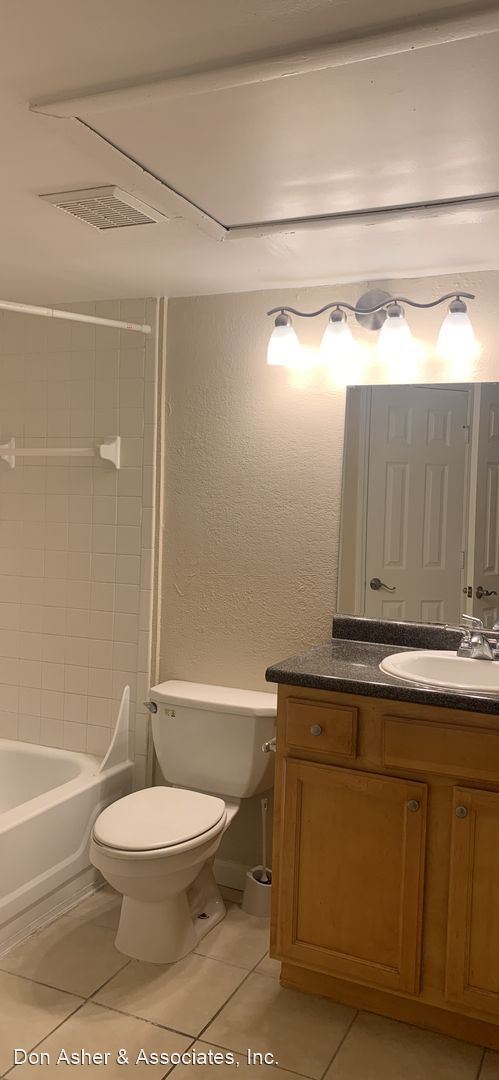 Building Photo - 2 br, 1 bath House - 465 Forestway Circle ...