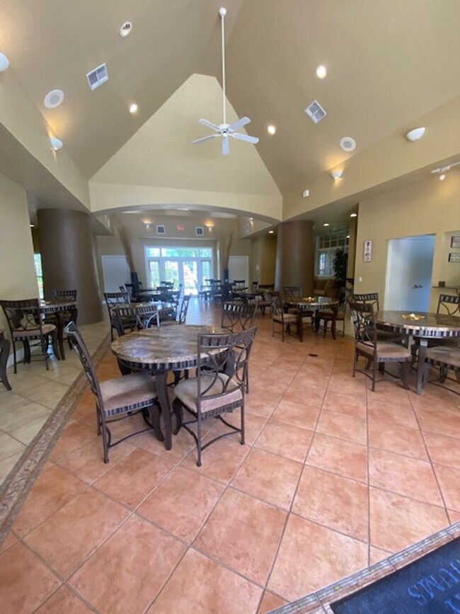 Building Photo - 1 bedroom 1 bathroom condo