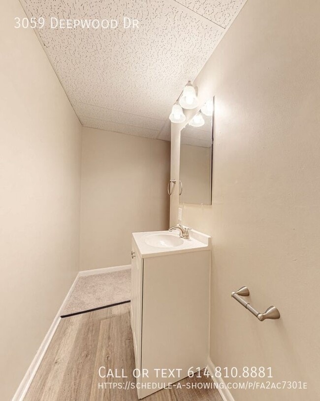 Building Photo - 3059 Deepwood Dr