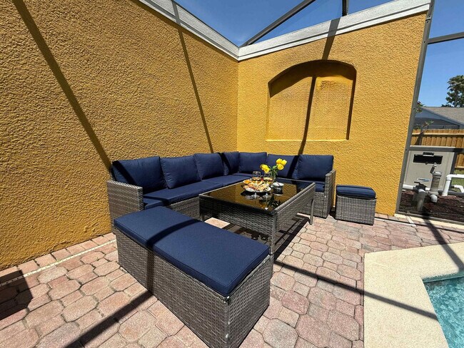 Building Photo - 4735 Vero Beach Pl