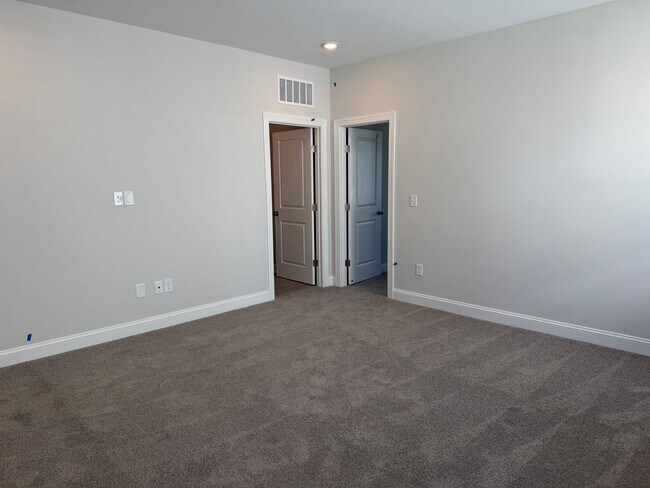 Building Photo - Brand New 5 Bedroom 3 Bathroom Single Fami...