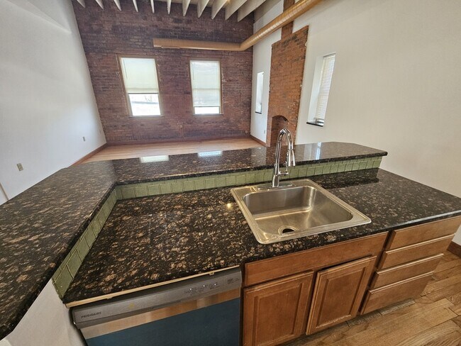 Building Photo - 2800 Mayfield Rd