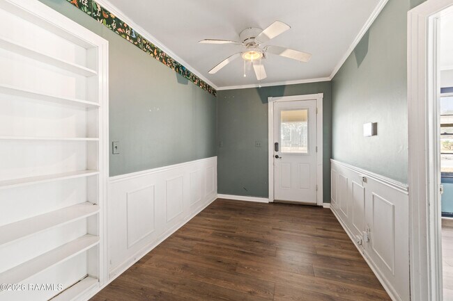 Building Photo - 416 W St Paul St