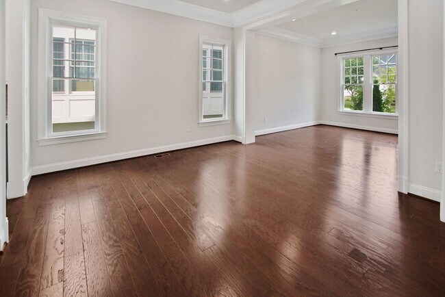 Building Photo - 5 Bed 4.5 Bath - Bethesda Single Family - ...