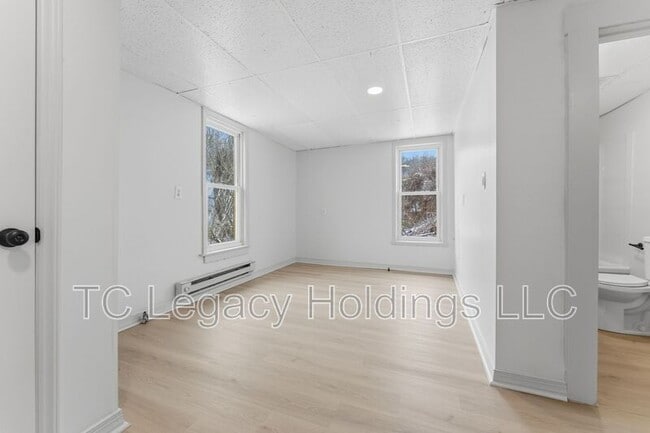 Building Photo - 16 Flint St