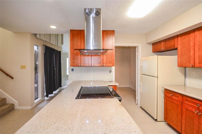 Building Photo - 9262 Westwood Village Dr