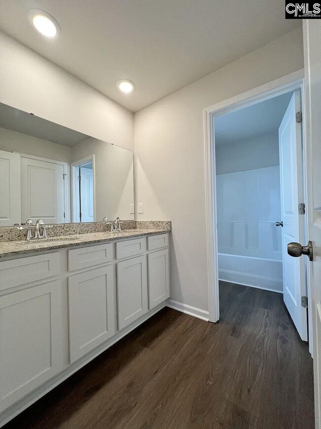 Building Photo - 199 Kitti Wake Dr