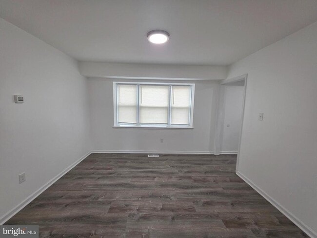 Building Photo - 14 East Ct