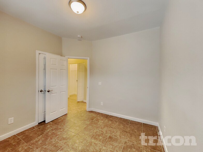 Building Photo - 1607 W Lydia Ln