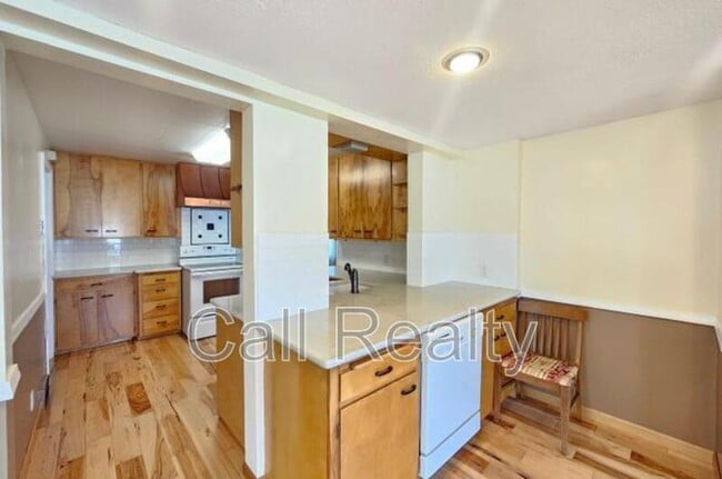 Building Photo - 1017 E Sharp Ave