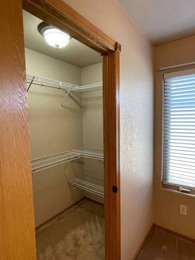 Building Photo - Spacious 4-Bedroom, 3-Bathroom House for Rent