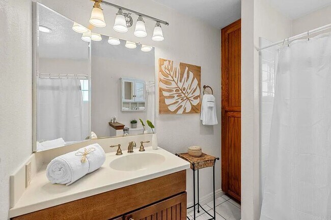 Building Photo - Luxury 3BR Home w/ Pool, Spa, Solar, RV Pa...