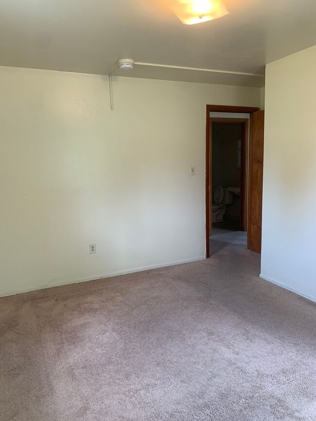 Building Photo - 1926 3 Waddle Rd