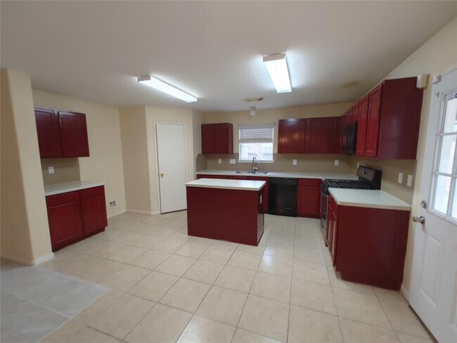 Building Photo - 28907 Fox Run Boulevard