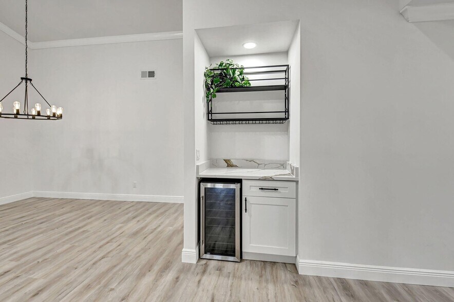 Building Photo - 4705 Fountains Dr S