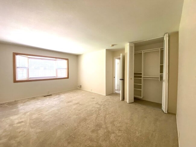 Building Photo - Pleasanton Single Story House 4 bed/2 bath, Downtown next to Amador Valley High! Great Location