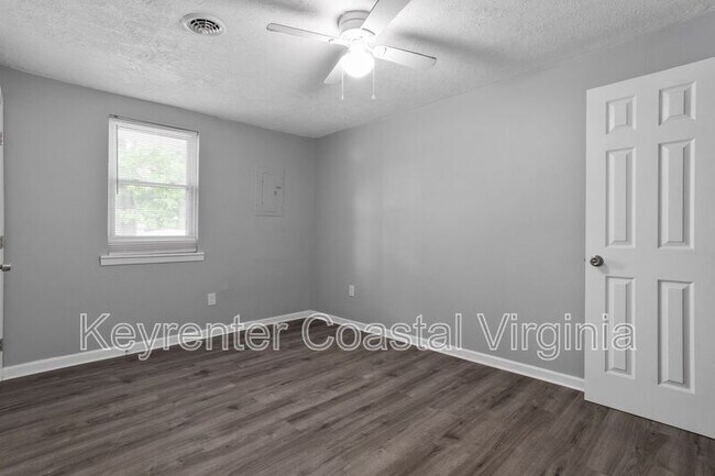 Building Photo - 2319 Jamestown Ave