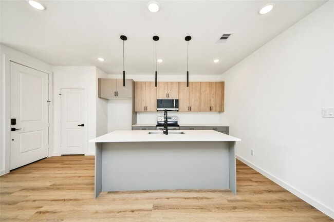 Building Photo - 5201 Fairchild St