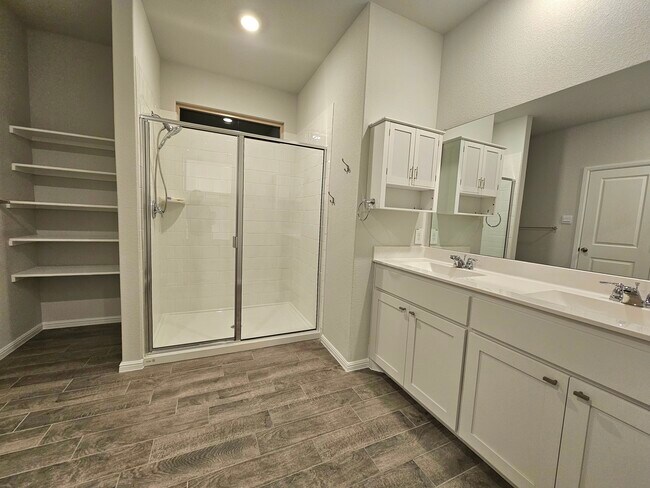 Building Photo - 5449 Red Fern Ln